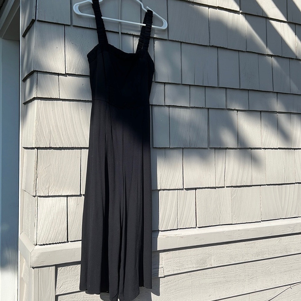 Black tank jumper